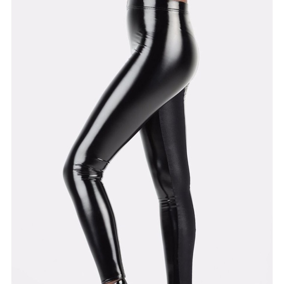 Blackmilk New Slicks Leggings (M) - Picture 3 of 4